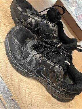 Nike Men’s Black Athletic Sneakers with Reflective Accents